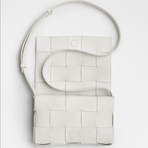 AUTHENTIC WHITE BOTTEGA VENETA CASSETTE HANDBAG - Picture 2 of 14